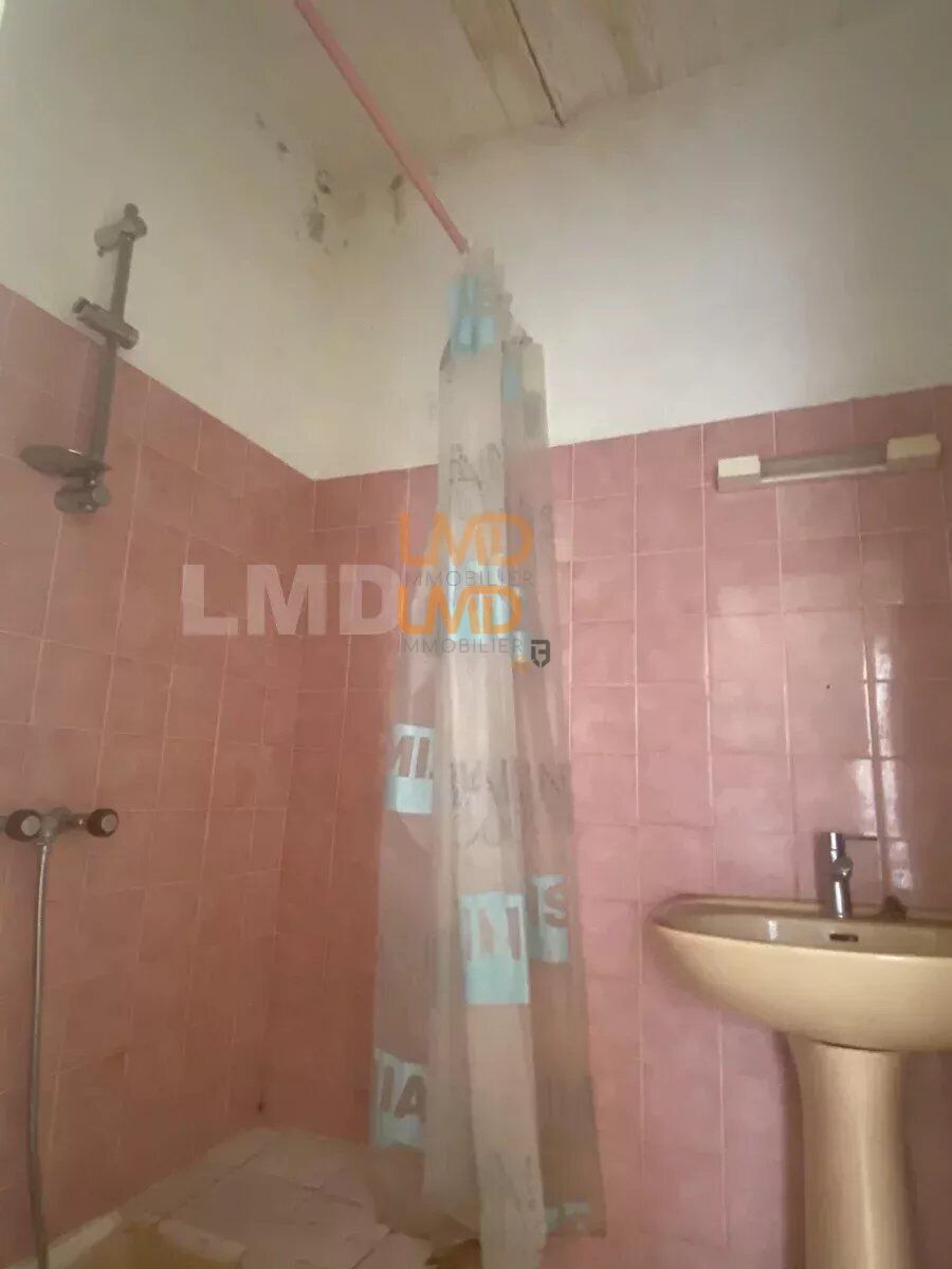 Immeuble composé 2 logements T2 + T4 avec garages à rénover - 908a310f-d1ab-4155-9945-d496339fef58