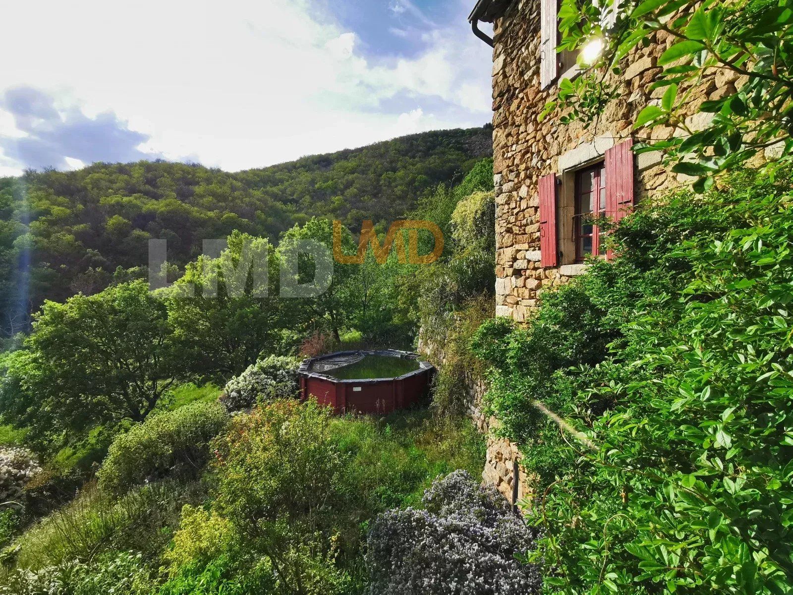 Beau mas en pierre et son gîte au coeur de la nature - e9698071-b945-4cf4-be6e-23a717d921df