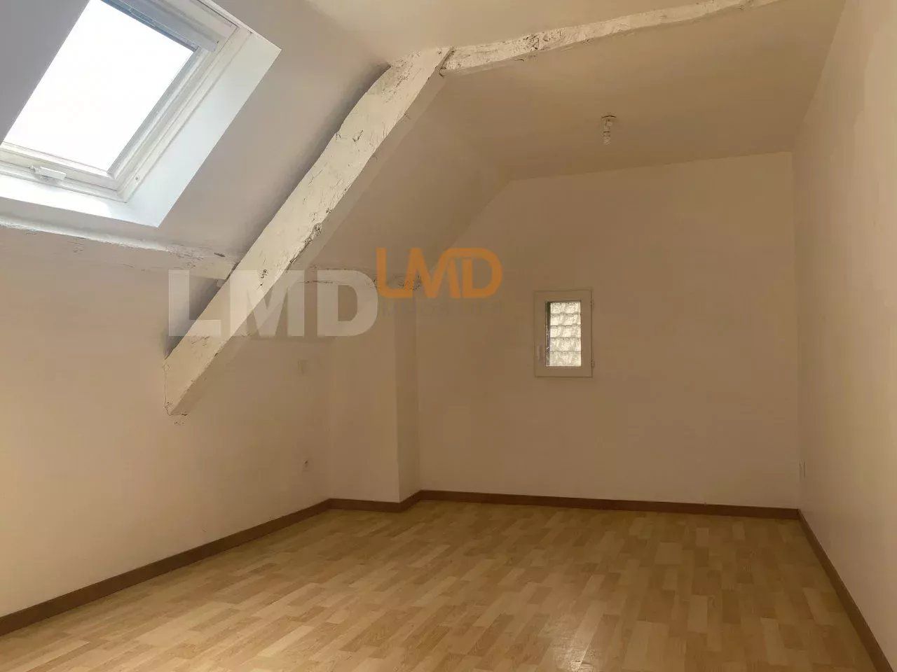 Immeuble composé de 2 appartements rénovés de type T2 et T4 - 4082cbf8-79ac-481a-876d-6b9bb4c09373