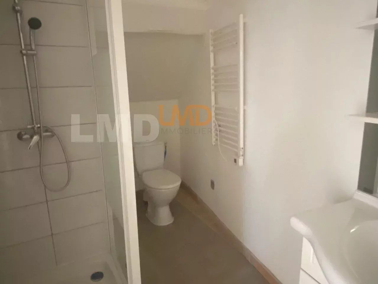 Immeuble composé de 2 appartements rénovés de type T2 et T4 - 6e5e576f-405f-4b5f-aeea-d0d2e1cdb72d