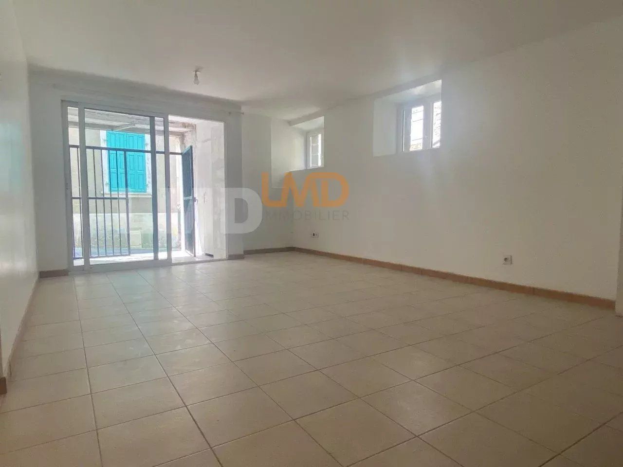 Immeuble composé de 2 appartements rénovés de type T2 et T4 - f7677bb8-2085-4580-8513-7e6d51e4aadb