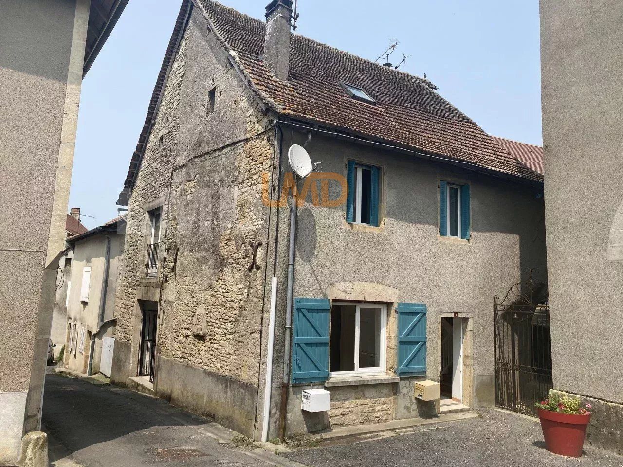 Immeuble composé de 2 appartements rénovés de type T2 et T4 - b1d2b28f-d0b9-4bdc-af41-cf06b6f34e70