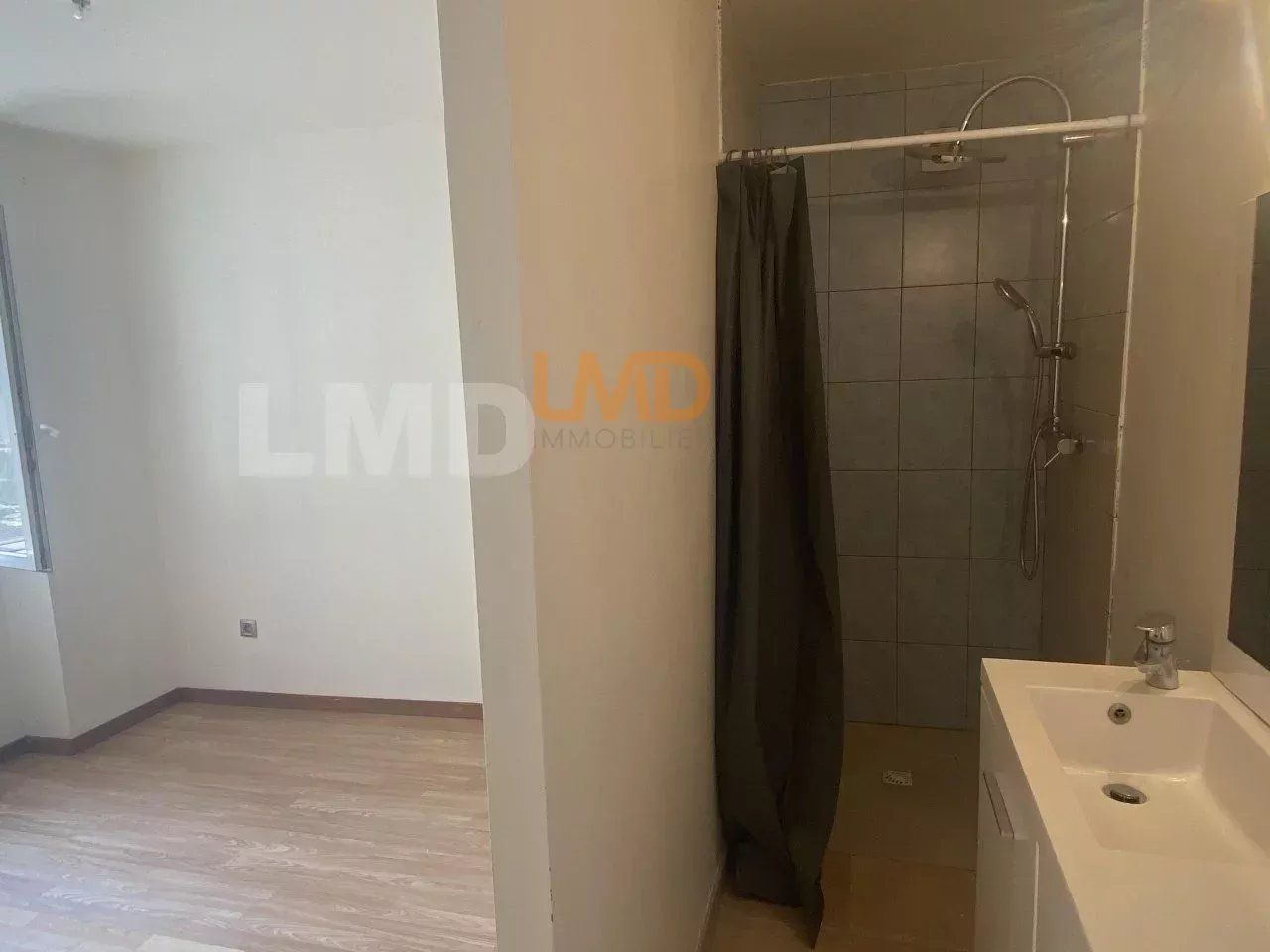 Immeuble composé de 2 appartements rénovés de type T2 et T4 - f02372a0-cd21-4769-8701-c8a85e7a3709