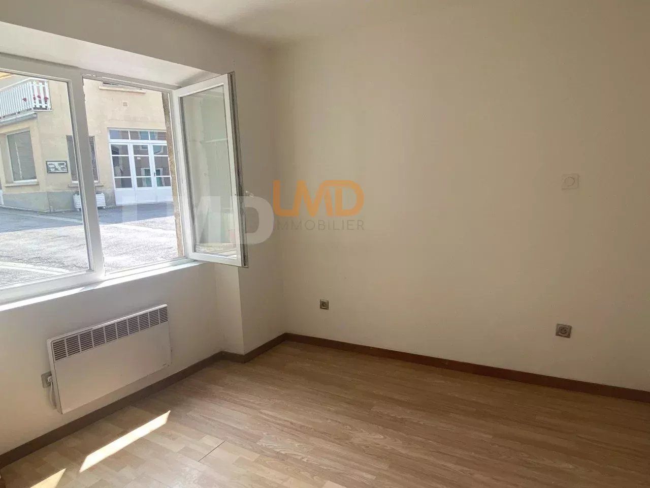 Immeuble composé de 2 appartements rénovés de type T2 et T4 - b844a817-1000-4dc8-a18a-a74252729053