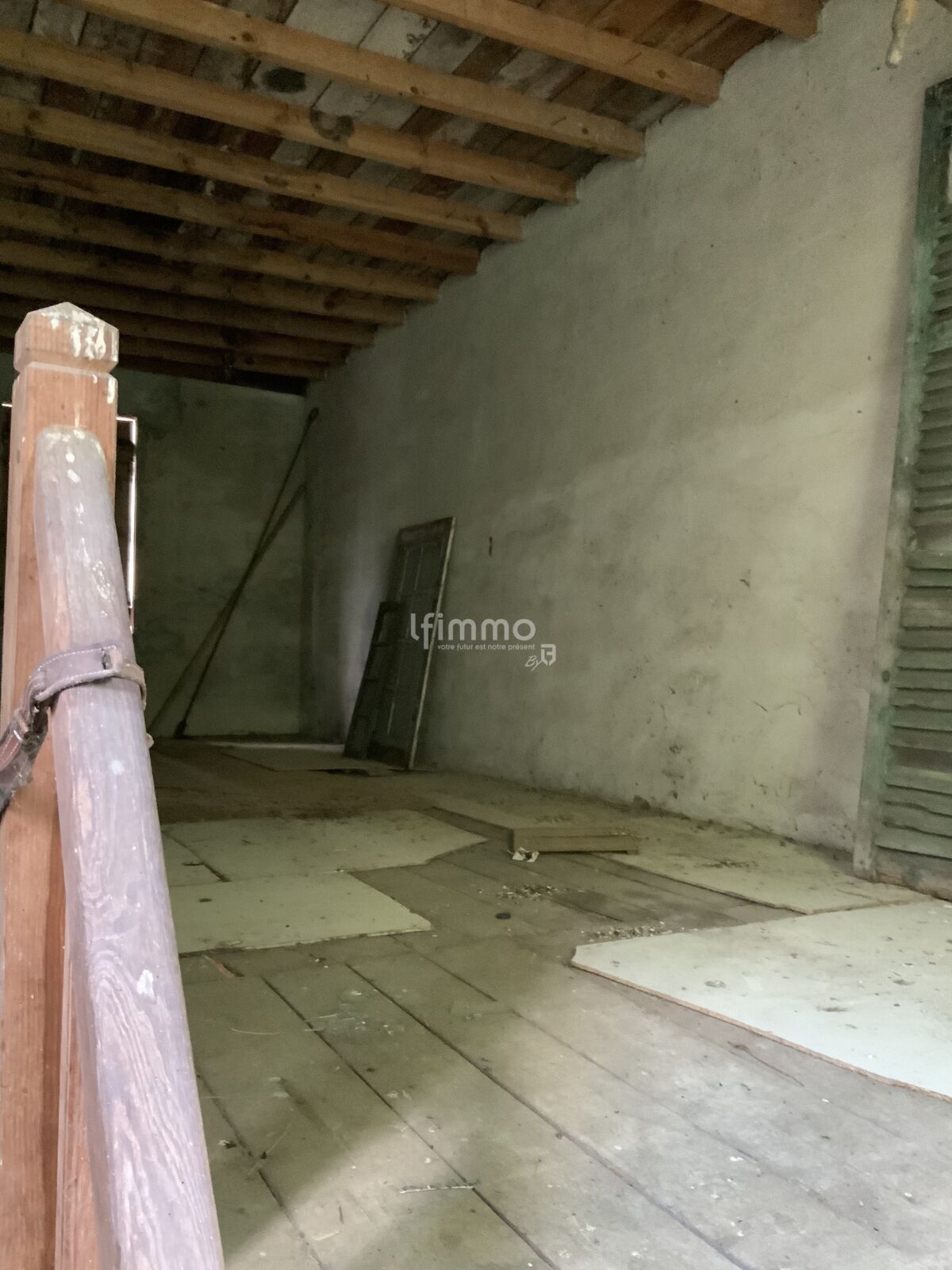 Local indépendant avec étage - Img 2546