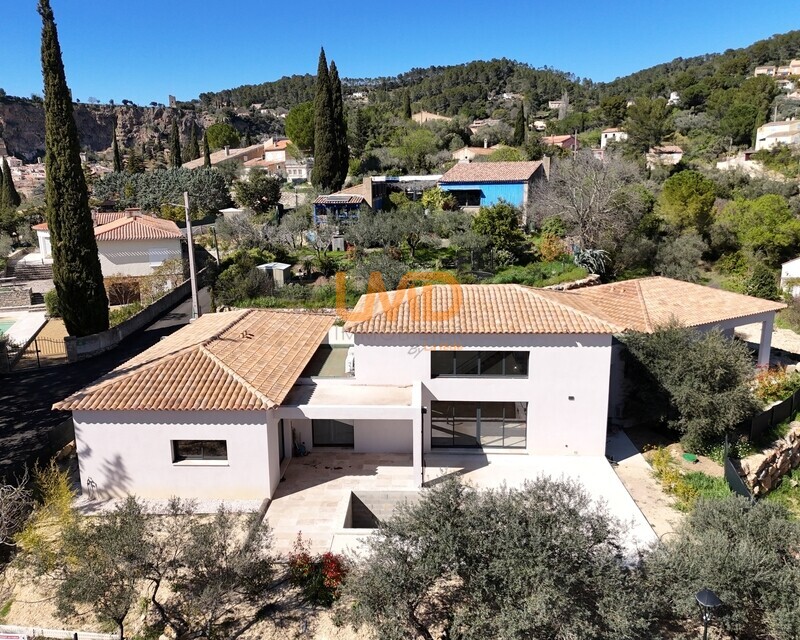 Cotignac: Maison t5 de 218m2, terrain 1500m2 - 2ec98f3e-d3f4-4dc0-aa45-01418194ab28