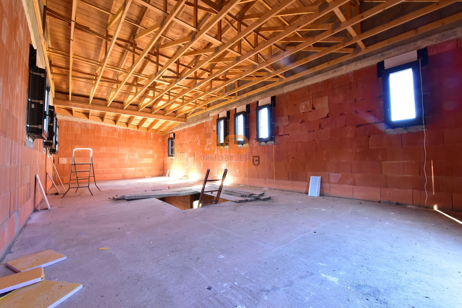 Maison neuve à terminer - Maison salles curan athypique