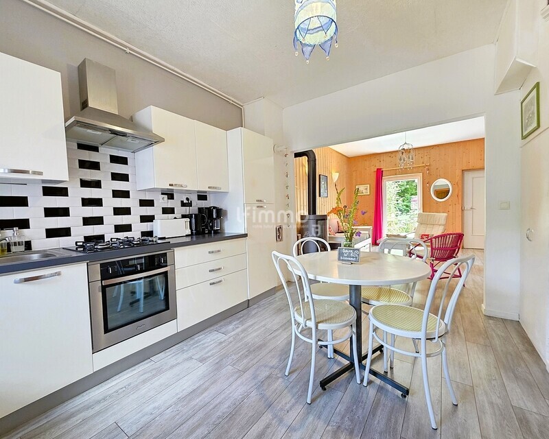 Ancienne scierie réhabilitée – 500 m² habitables et terrain de 13 ares - cuisine petit gite