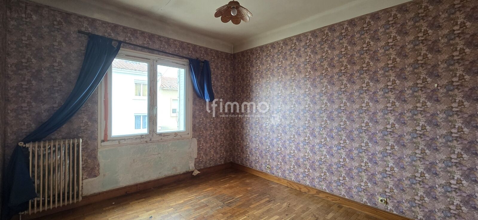 Maison 3 faces avec extérieur et garage - 20250310 161552