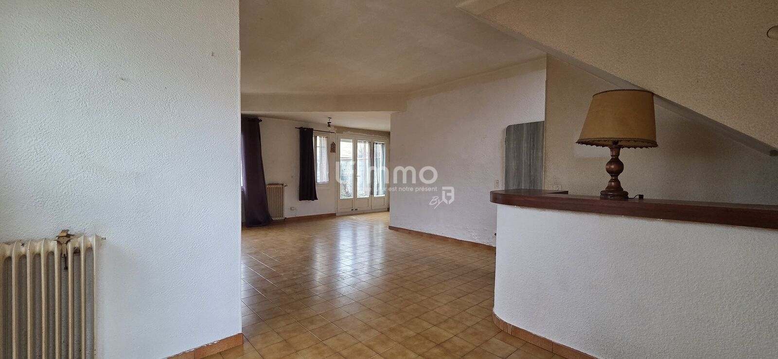 Maison 3 faces avec extérieur et garage - 20250310 154300