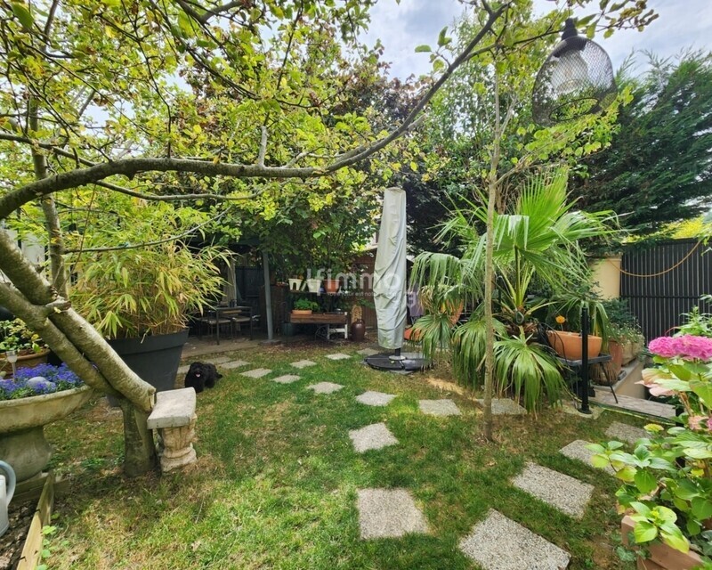 Maison avec jardin arboré  - A9271d18-2a8f-4e1f-82da-6b4e85591c15