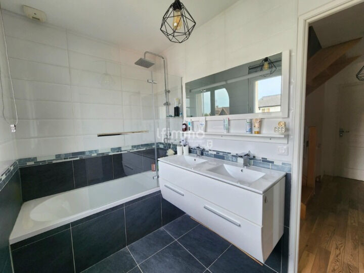 Maison avec jardin arboré  - 2b26b082-c5ce-4790-b1c6-fdacf415a4b9 cleanup