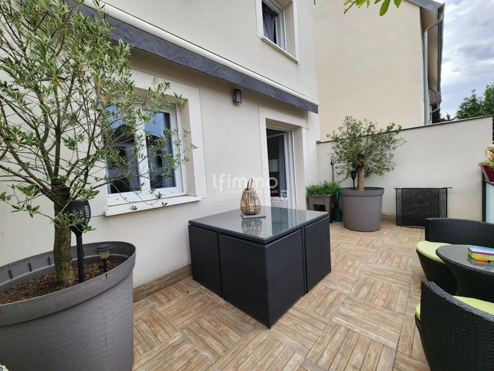 Maison avec jardin arboré  - 700c75ca-ae6f-48e7-82cf-75e32b3290a5