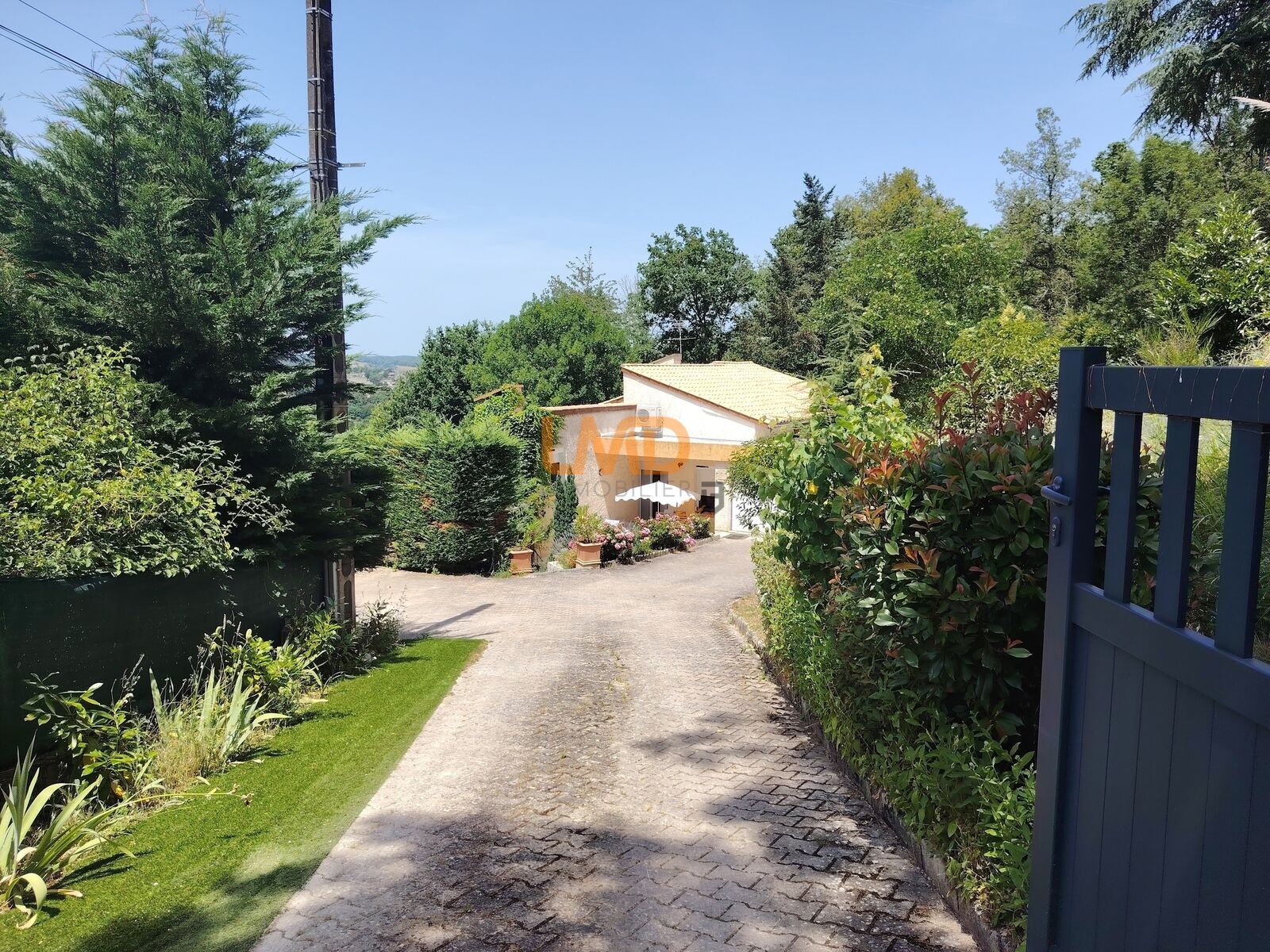 Maison d'architecte sans vis à vis avec vue panoramique - 13-villefranche de rouergue-6 chambres grand jardin-proche commodité