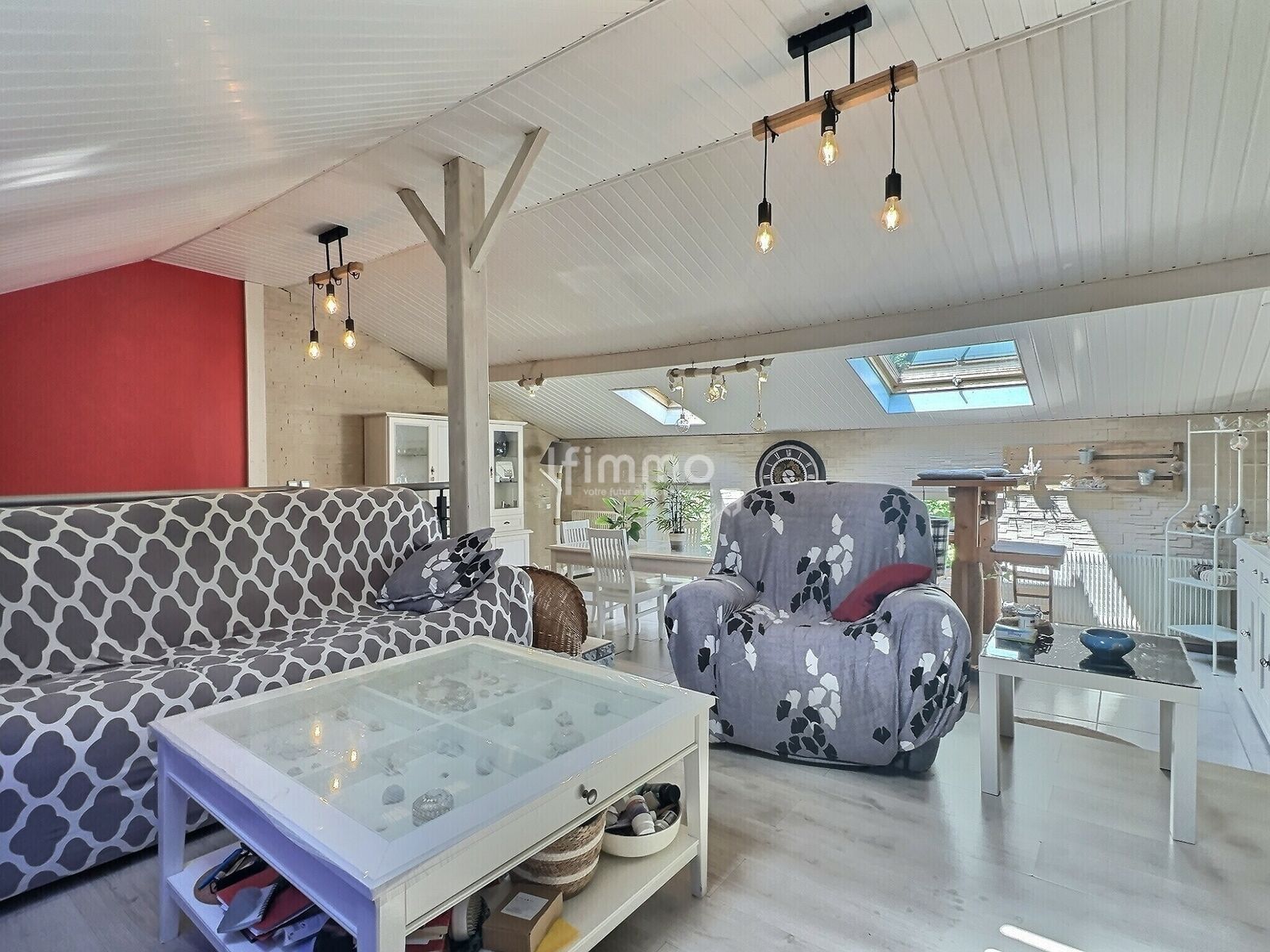 Maison T5/6 de 151 m2 avec 4 chambres  - Exposio 132640739