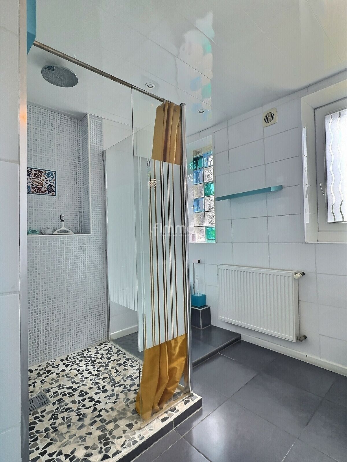 Maison T5/6 de 151 m2 avec 4 chambres  - Exposio 132640898