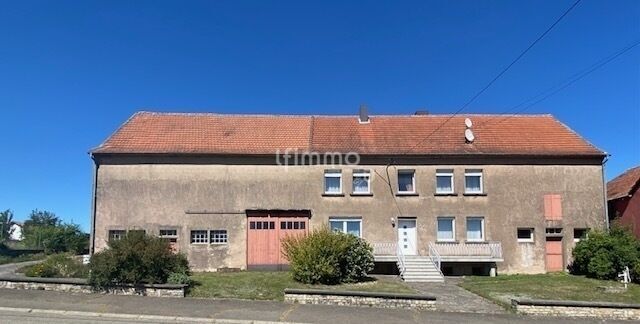 Maison de village avec dépendances et vaste terrain. - Photo façade tata marthe