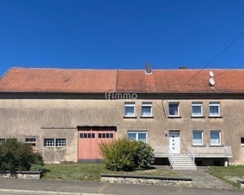 Maison de village avec dépendances et vaste terrain. - Photo façade tata marthe