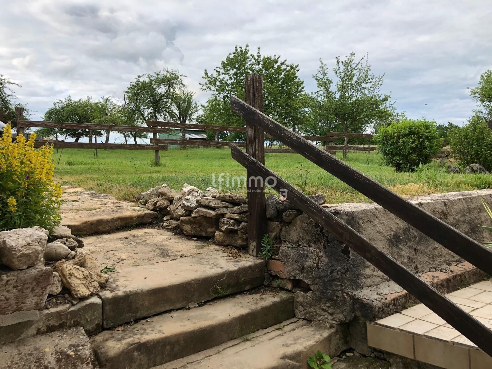 Maison de village avec dépendances et vaste terrain. - Photo escalier tata marthe
