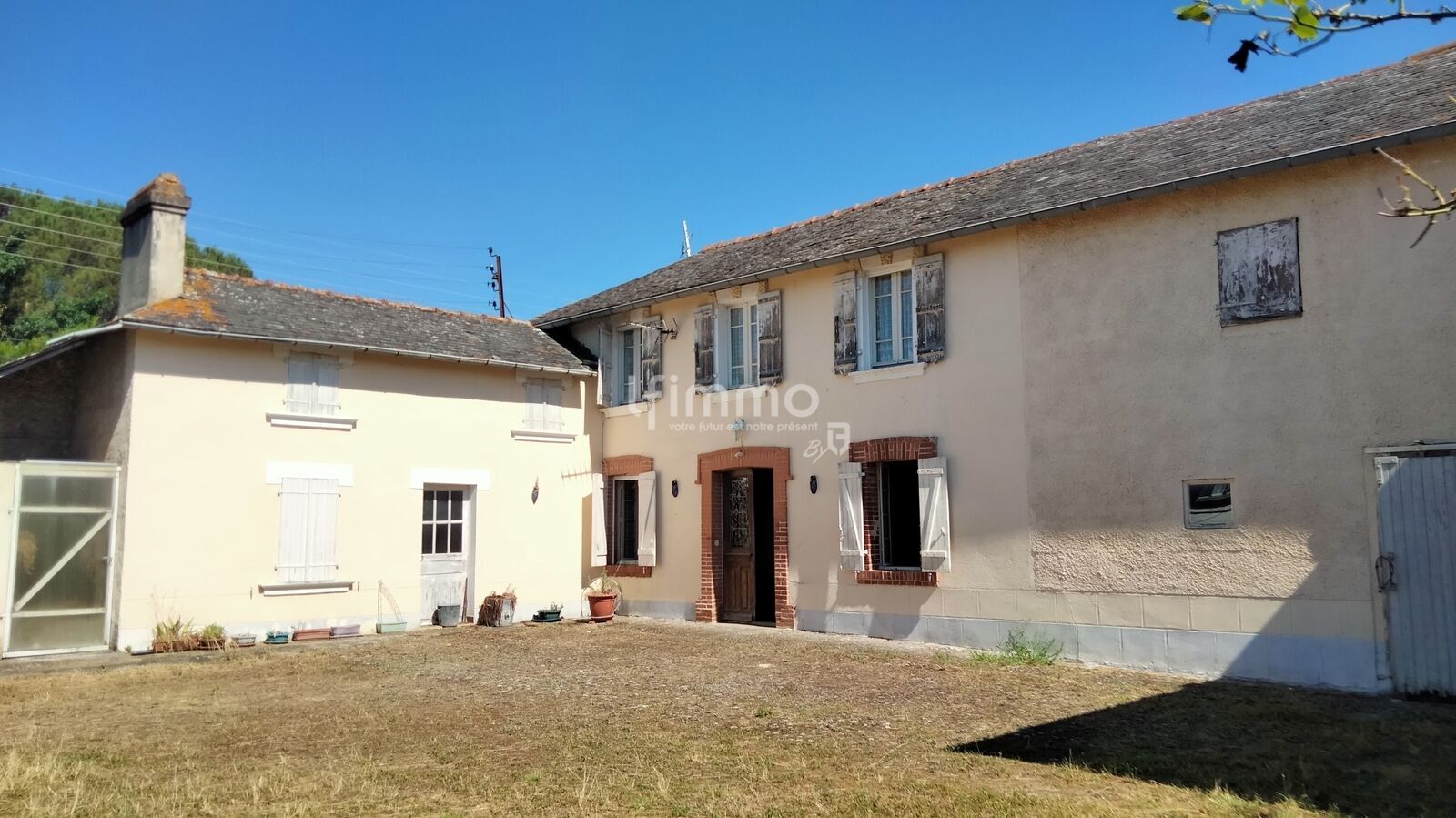 Corps de ferme à rénover aurilhan - façade est