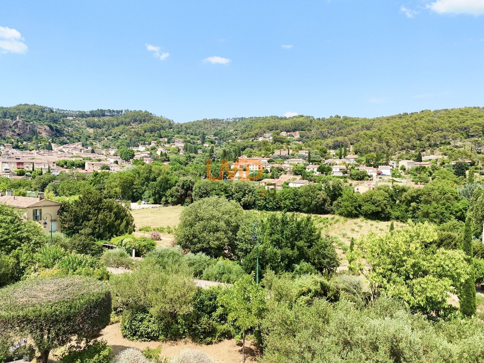 Cotignac: maison T5 de 165m2 sur terrain 1500m2 - 376ad5ec-8e3a-4357-afab-537b8212fe3f 1 201 a