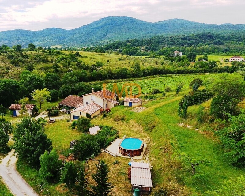 Maison familiale de 136m² avec jardin arboré de 5470 m² - Aaa