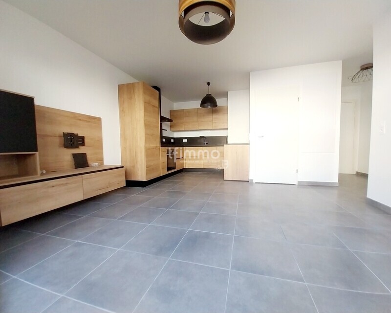 Appartement 2 pièces 45 m2 « à saisir sur offre de prix » - Sejour 2