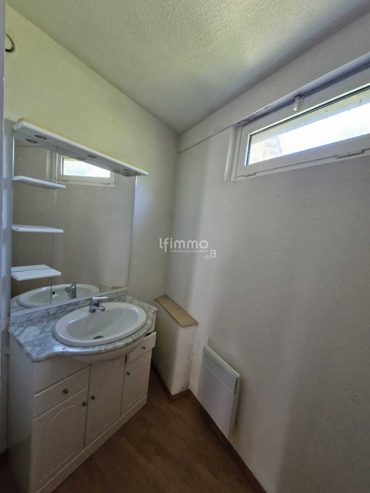 Corps de ferme à rafraichir en bordure de ruisseau ! - 1b21af34-f998-48fd-a756-649cbc2c379b