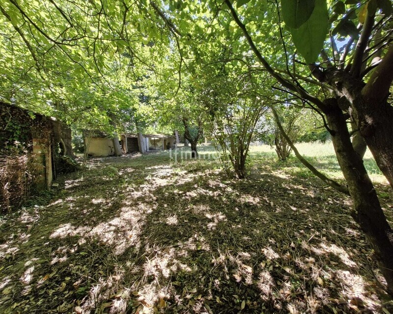 Corps de ferme à rafraichir en bordure de ruisseau ! - 14e62833-96b8-4f31-9921-32c84d419642