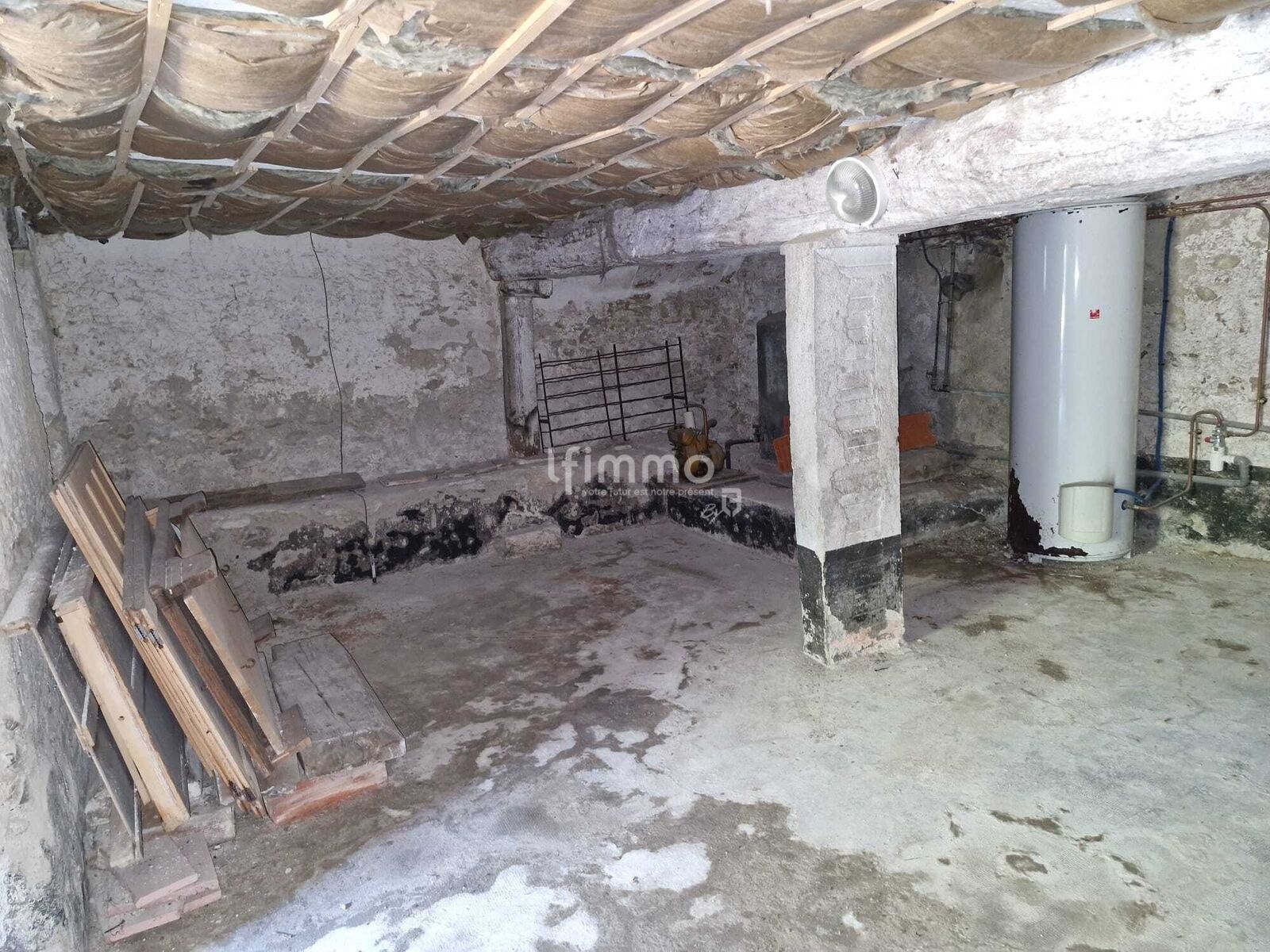 Corps de ferme à rafraichir en bordure de ruisseau ! - 9afe7d09-5dcf-4475-9e98-787b7515048a