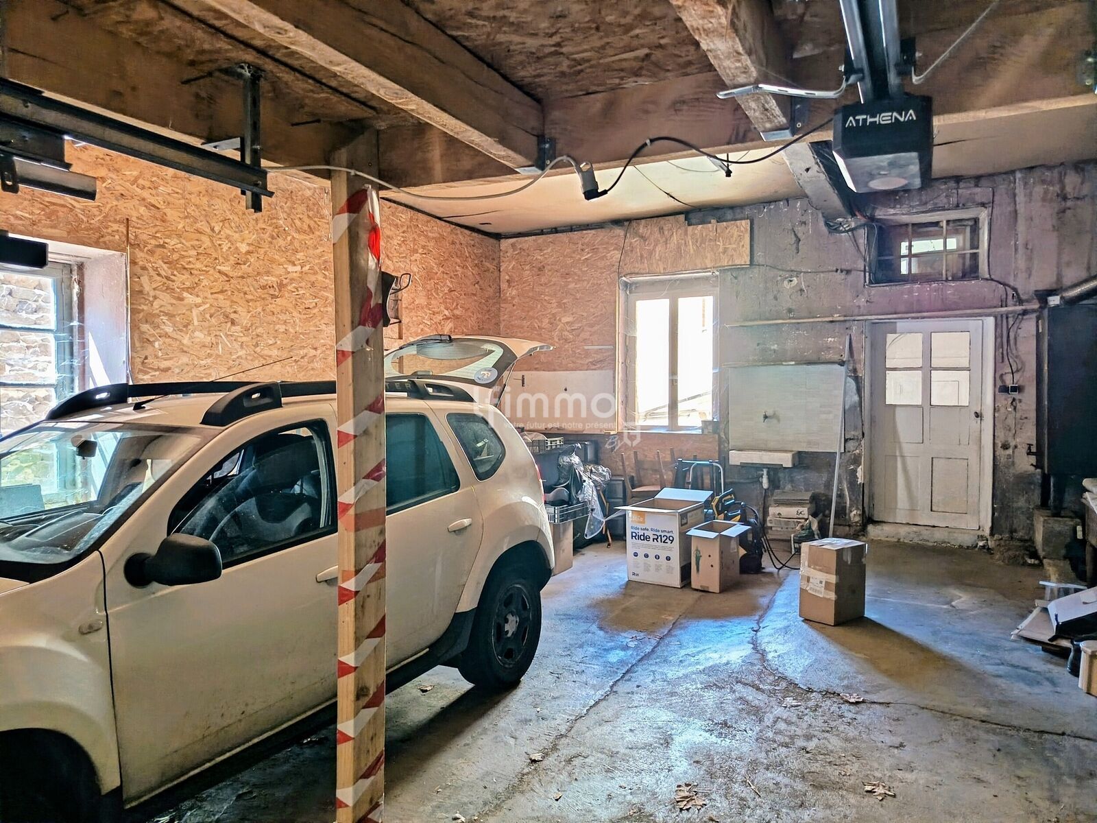 Maison XIXème en pierres ! - Garage double à 2 portes électrifiées