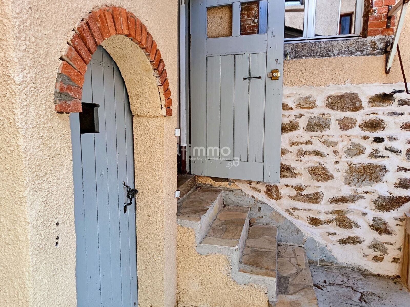 Maison XIXème en pierres ! - Accès à la cave, à la maison et au garage