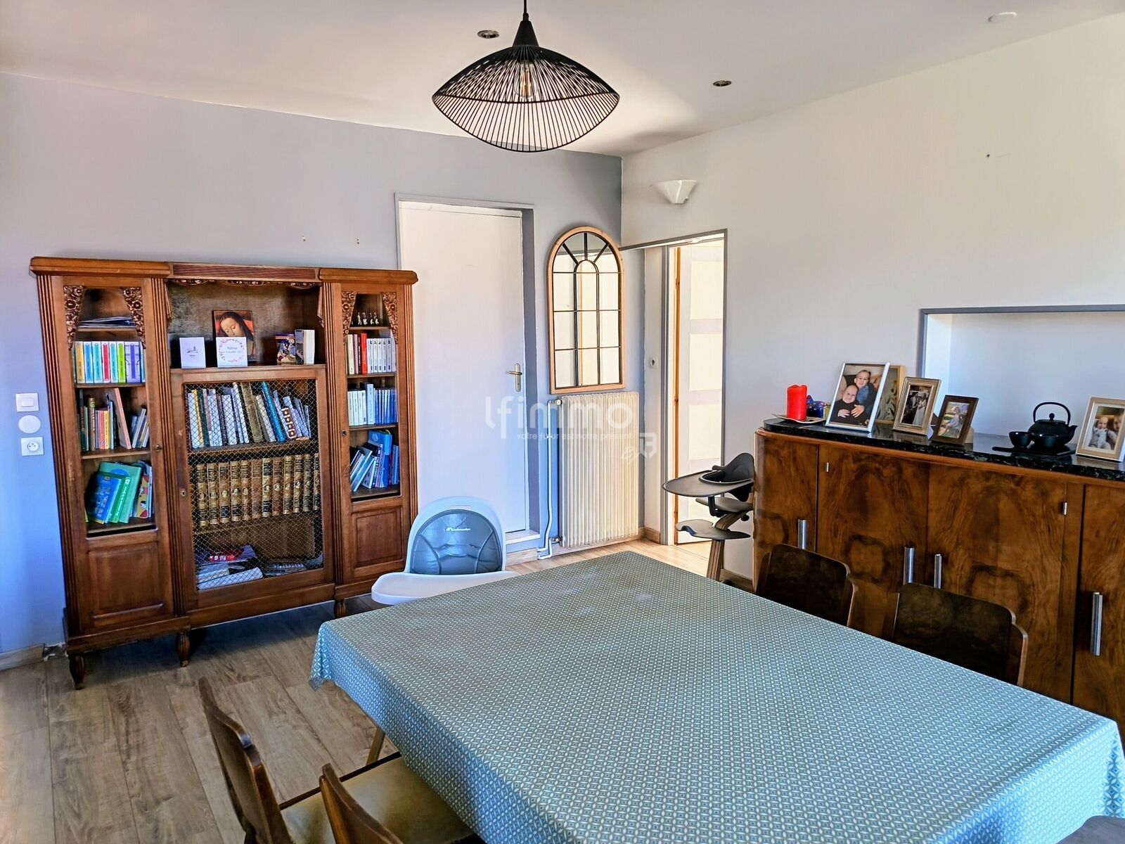 Maison XIXème en pierres ! - Un cabinet de toilette avec douche et WC se situe au rez-de-chaussée