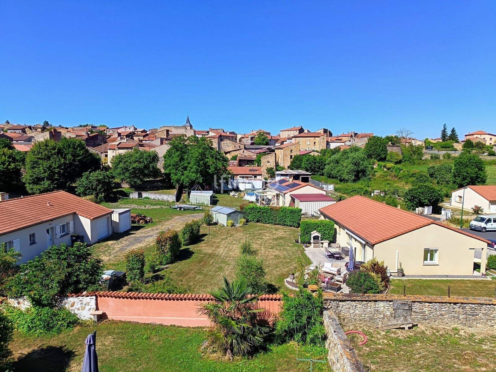 Maison XIXème en pierres ! - La vue des 3 chambres