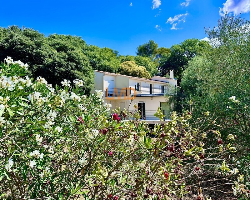 traversante, lumineuse, calme, terrasses jardin  - MAISON PROCHE ÉCUSSON NIMES