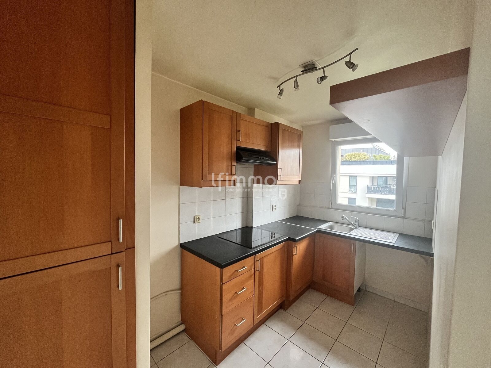 Studio proche métro - Img 8862