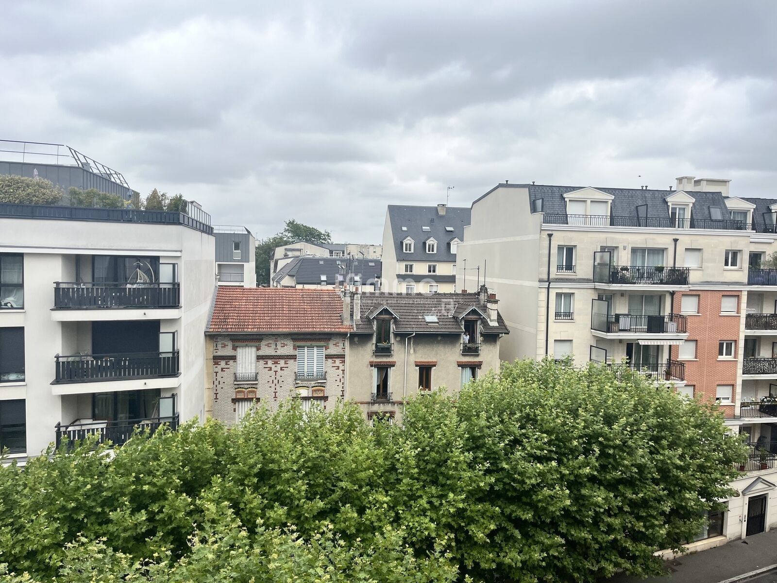 Studio proche métro - Vue du balcon