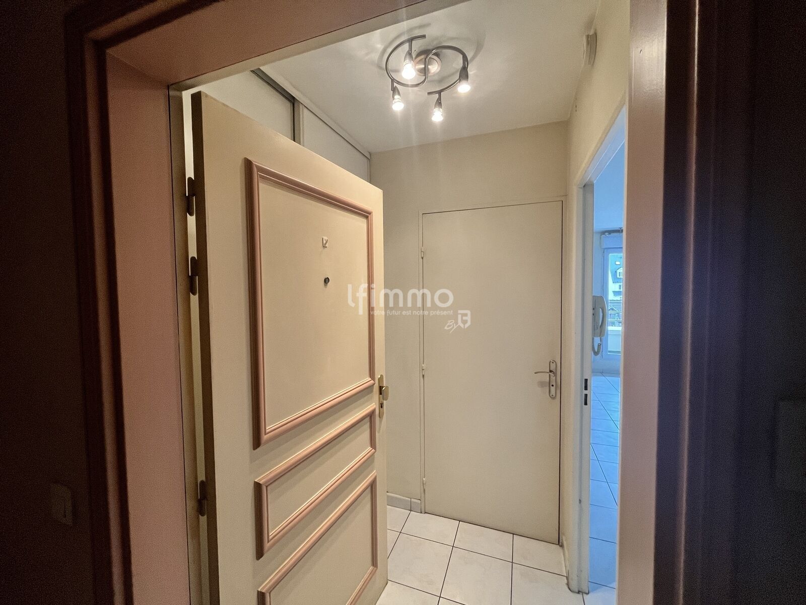 Studio proche métro - Img 8873