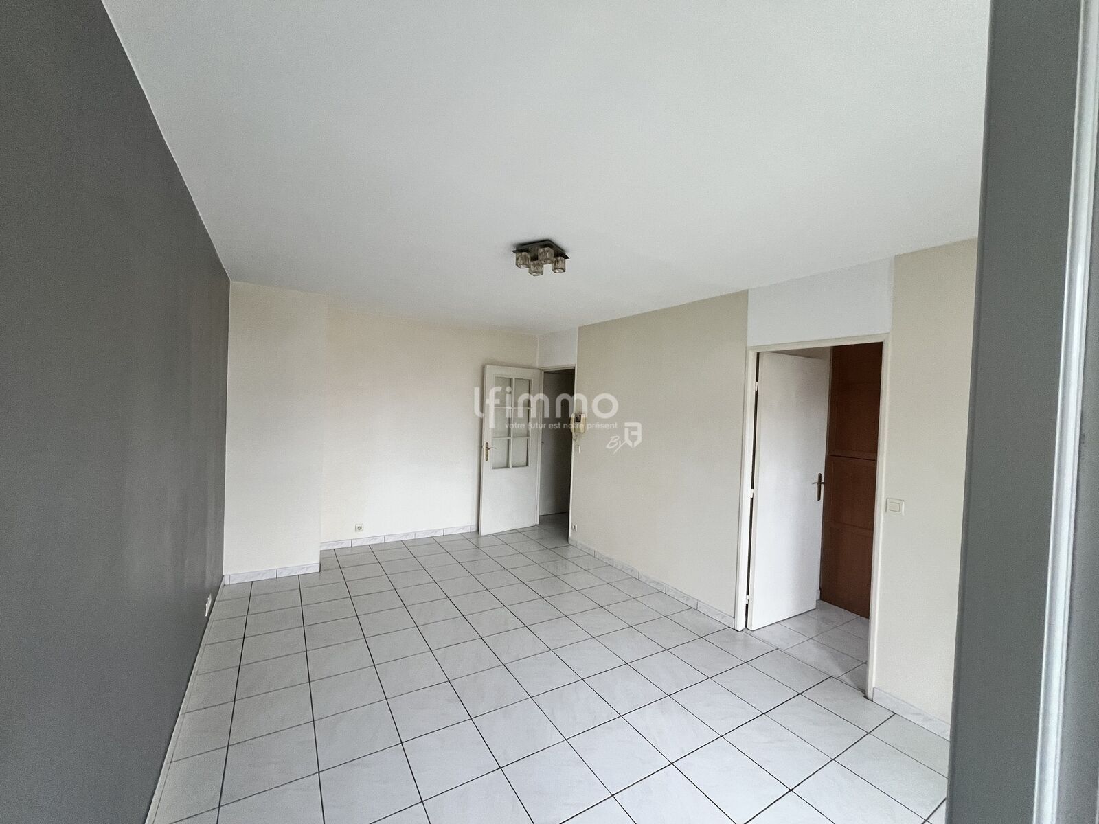 Studio proche métro - Img 8865