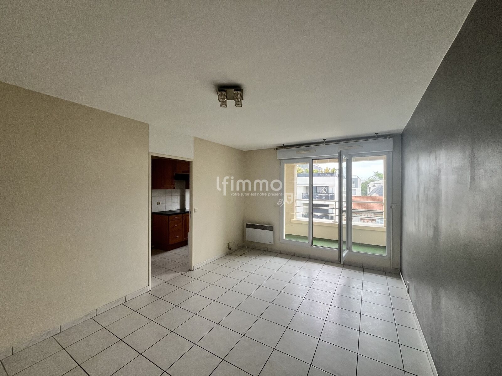 Studio proche métro - Img 8864