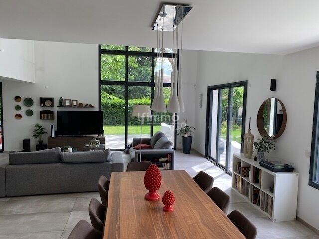 Maison d'architecte de 410m2 sur un terrain divisible de 910m2 - Img 8706