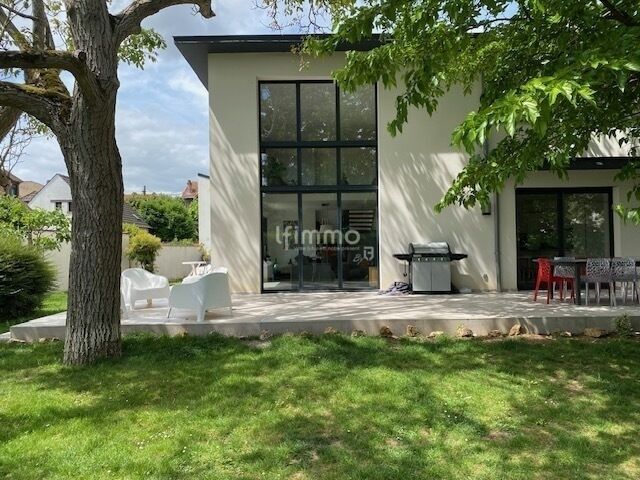 Maison d'architecte de 410m2 sur un terrain divisible de 910m2 - Img 8885