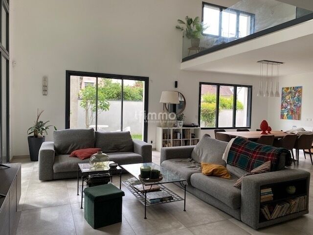 Maison d'architecte de 410m2 sur un terrain divisible de 910m2 - Img 8689