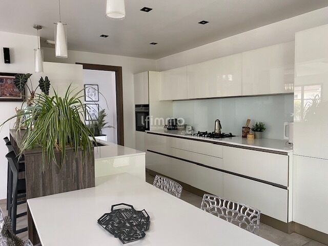 Maison d'architecte de 410m2 sur un terrain divisible de 910m2 - Img 8684