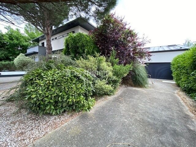 Maison d'architecte 410m2 et Bureau sur un terrain de 885m2 - Maison et bureau