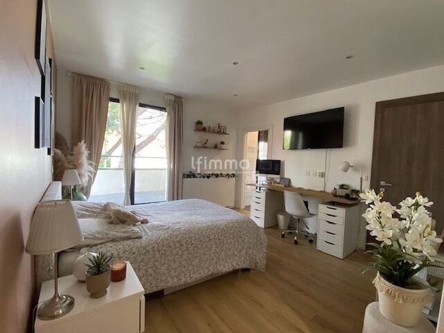 Maison d'architecte 410m2 et Bureau sur un terrain de 885m2 - Img 8804