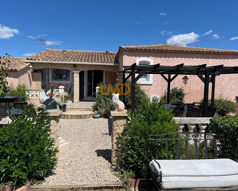 Villa de plain pied 1ère mise en vente jardin arboré - Maison de plain pied a vendre village La calmette