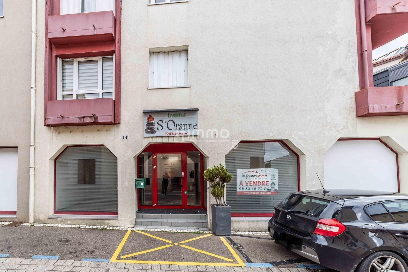 Locaux Commerciaux à vendre, dans la Vieille-Ville de Faulquemont. - Devanture institut de beauté