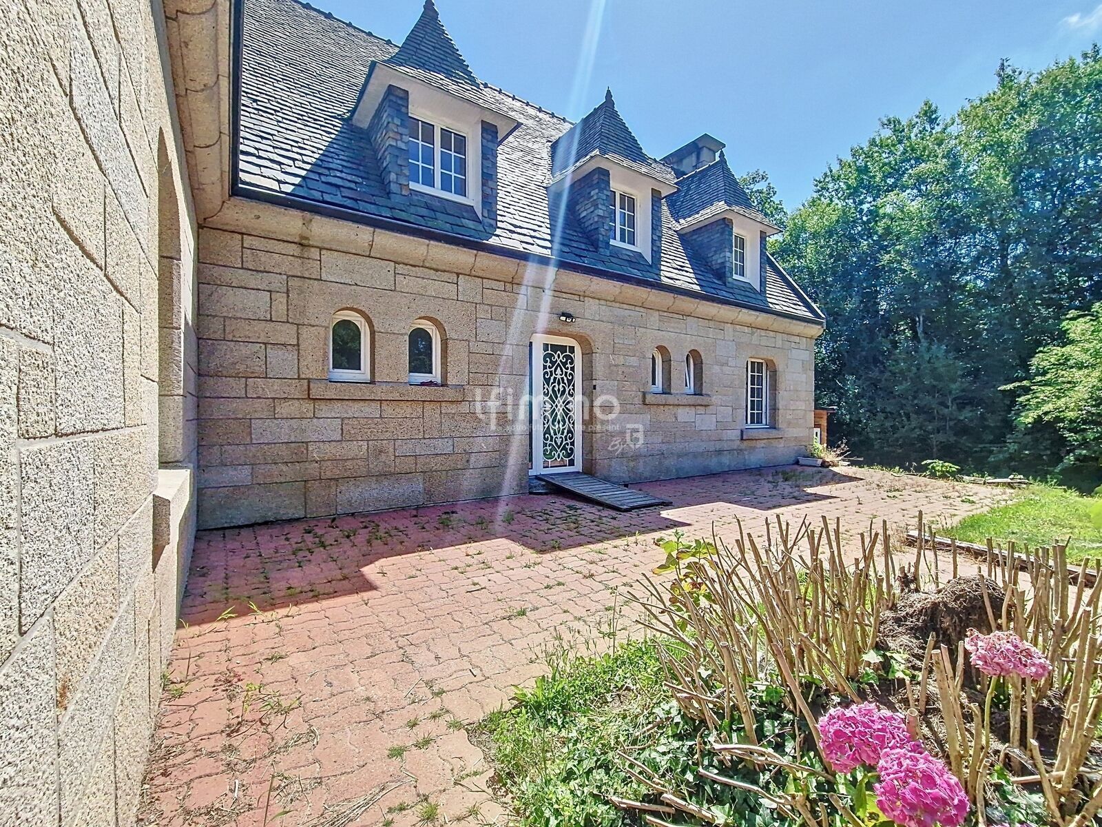 Maison de 235 m² à Cast 29150 - Extérieur  9