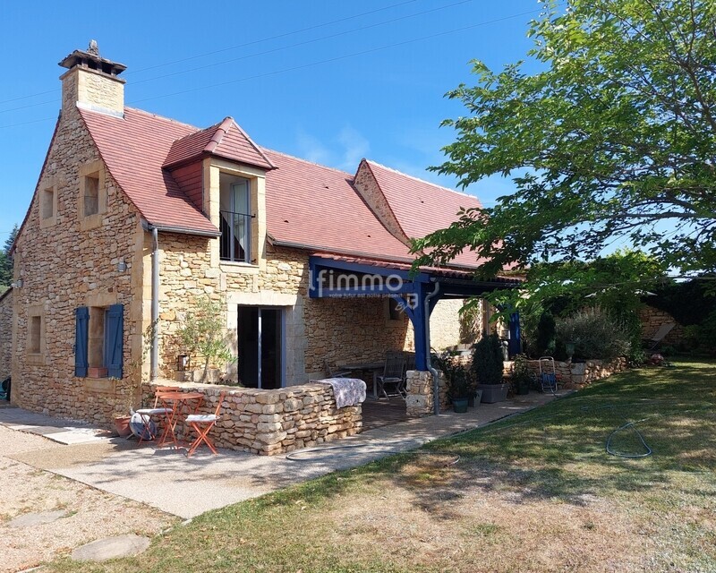 Maison en pierre de 97m² avec piscine sur un terrain de 1651m² - 20250712 103159
